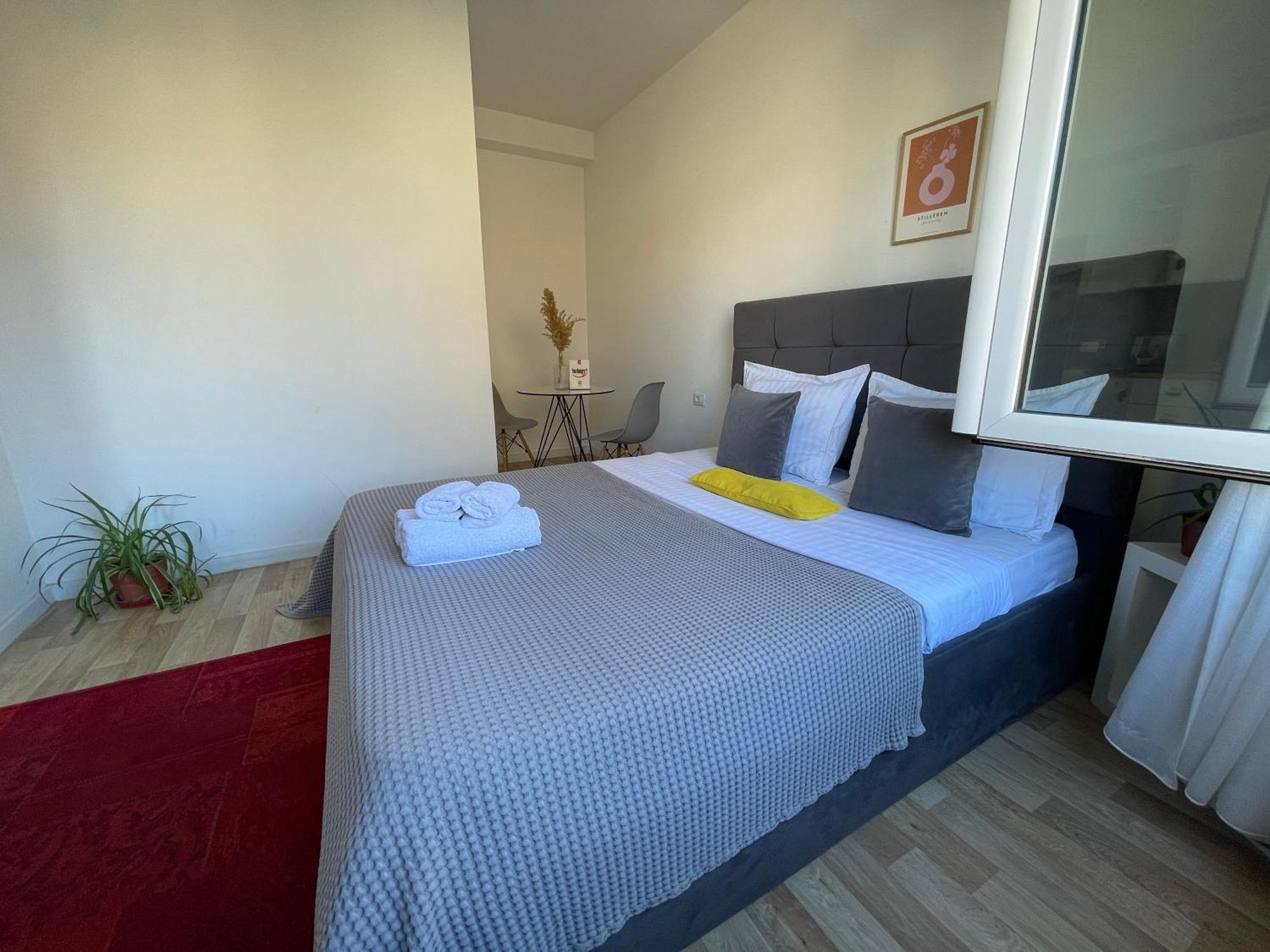 Bricks Studio Apartments Tirana Zewnętrze zdjęcie